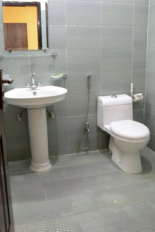 Royalton Inn Hotel - Gulberg