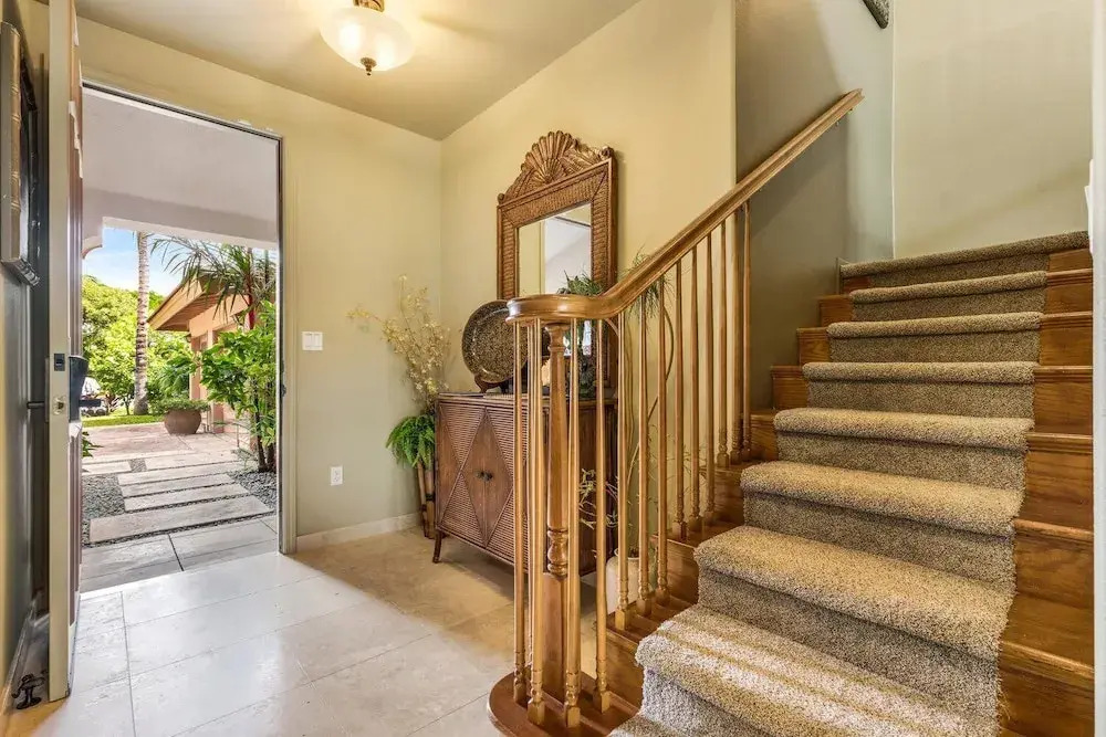 Beautifully Furnished - Hawaiian Villa - AC & Wifi! - Vrkcv