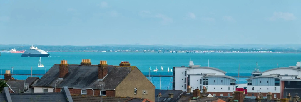 Trent Tops 3-bed penthouse apartment in West Cowes