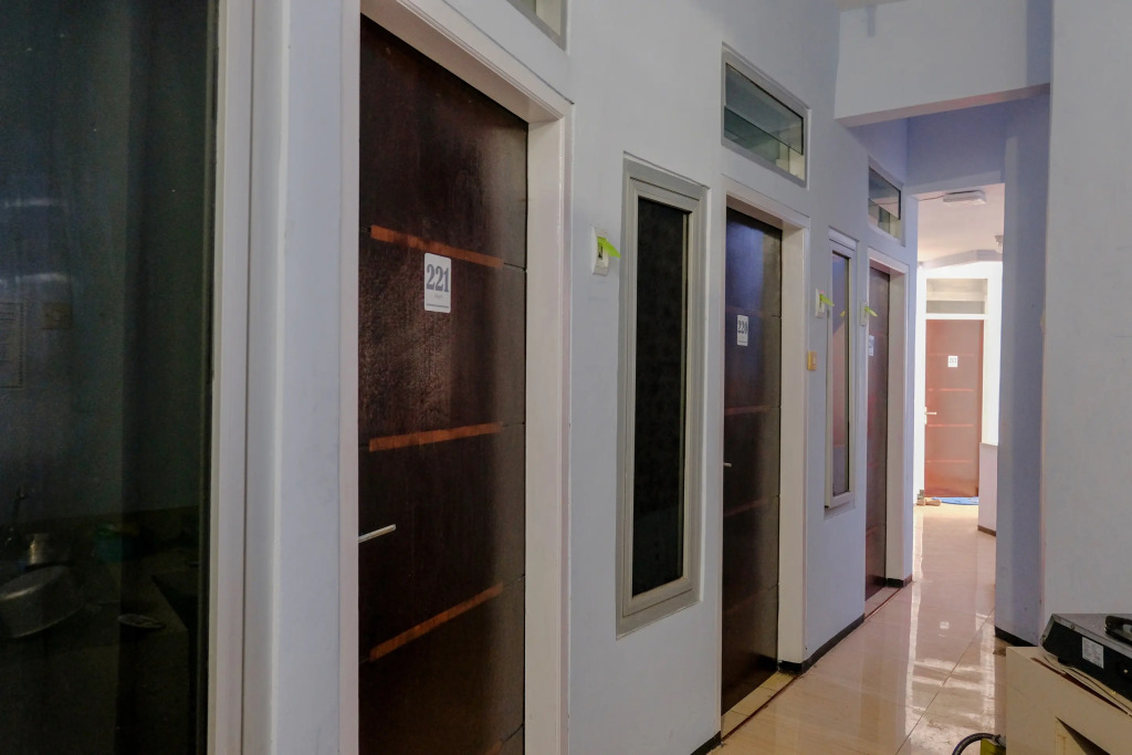 OYO Life 1711 Serayu Sumbersari Residence
