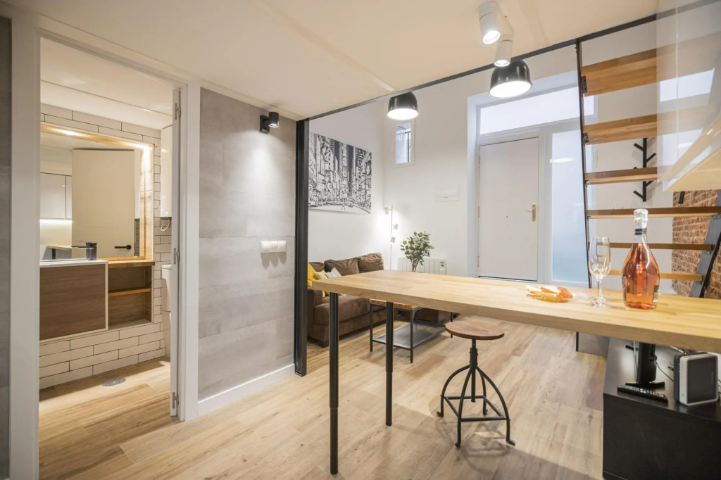 M (MPE35) Apartamento dúplex con patio