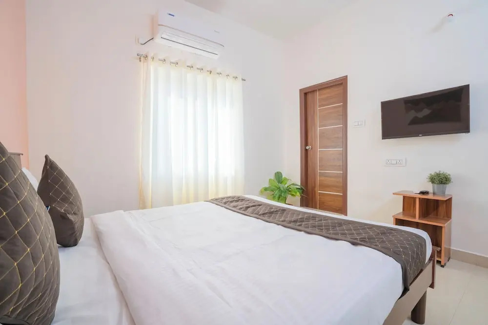 Collection O DLF CyberCity Hyderabad Formerly Key Suites