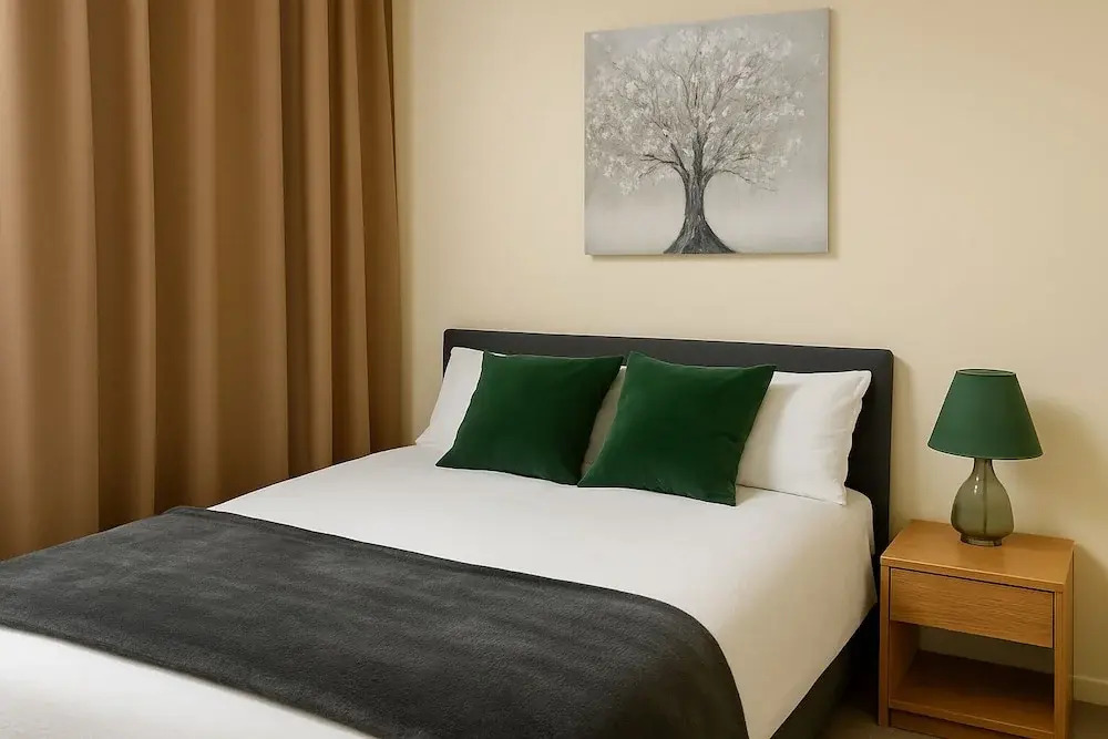 House - Sleeps 8 - Garden - Pet Friendly - Parking