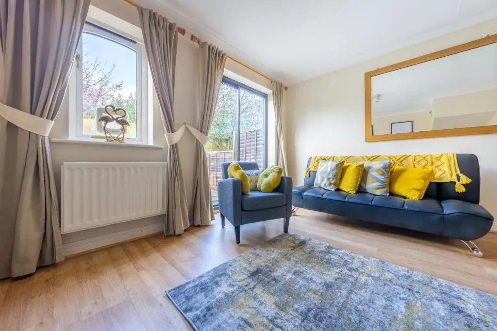 Pierocks Wickets Luxury Entire House, Free Parking and Wi-fi in Maidenhead