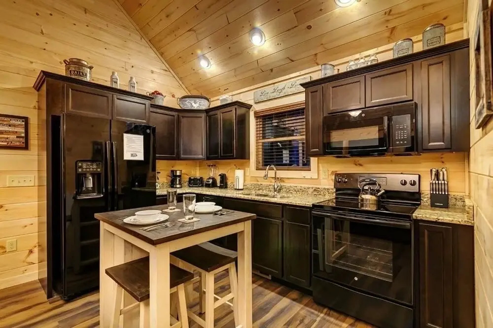 A Cozy Mountain Hideaway - 1 Bedrooms, 1 Baths, Sleeps 4 1 Cabin by RedAwning