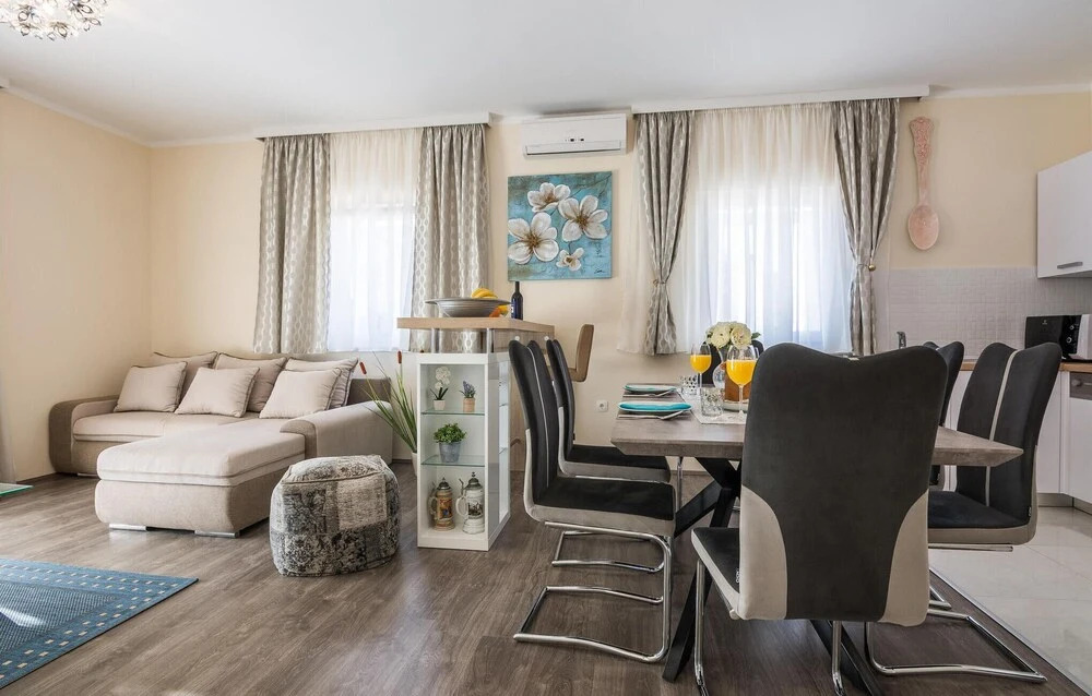 Lovely Home In Privlaka