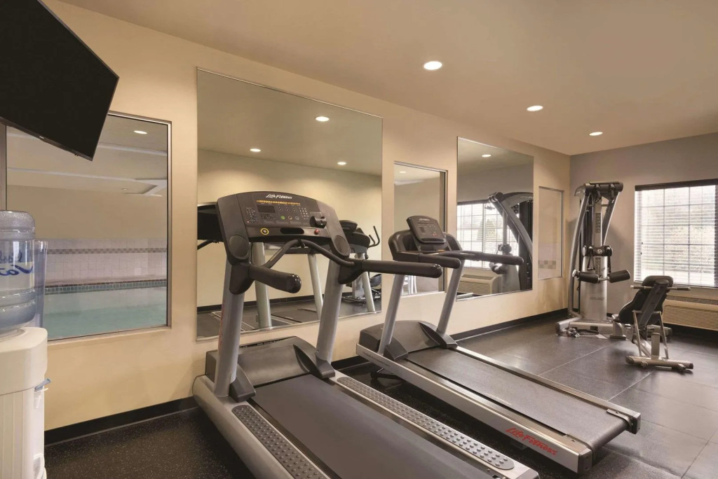 Country Inn & Suites by Radisson, Valparaiso, IN