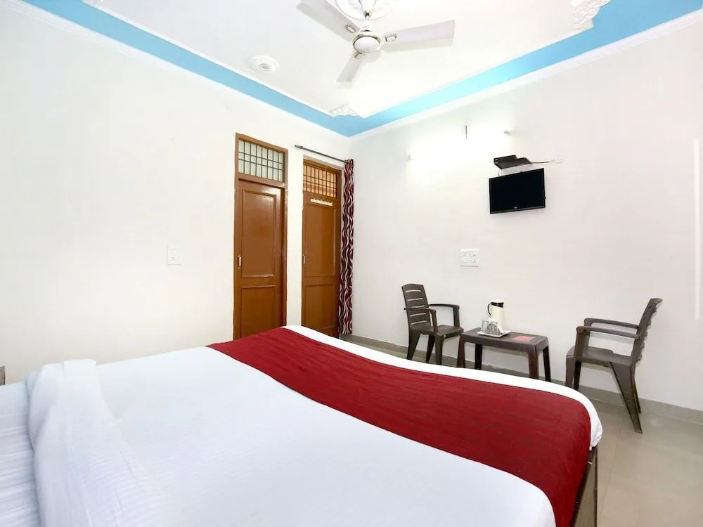 OYO 7671 Spark Inn