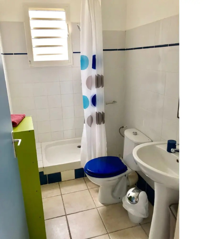 Casa Coco F3 on the 1st Floor on the Road of the Beaches 2 Showers 2 Toilet