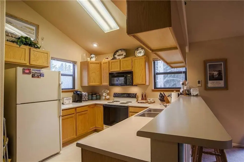 143 Park Forest (Private Home with Hot Tub)