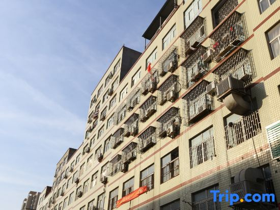 Xinzheng 1314 Theme Hotel (Henan Engineering College)
