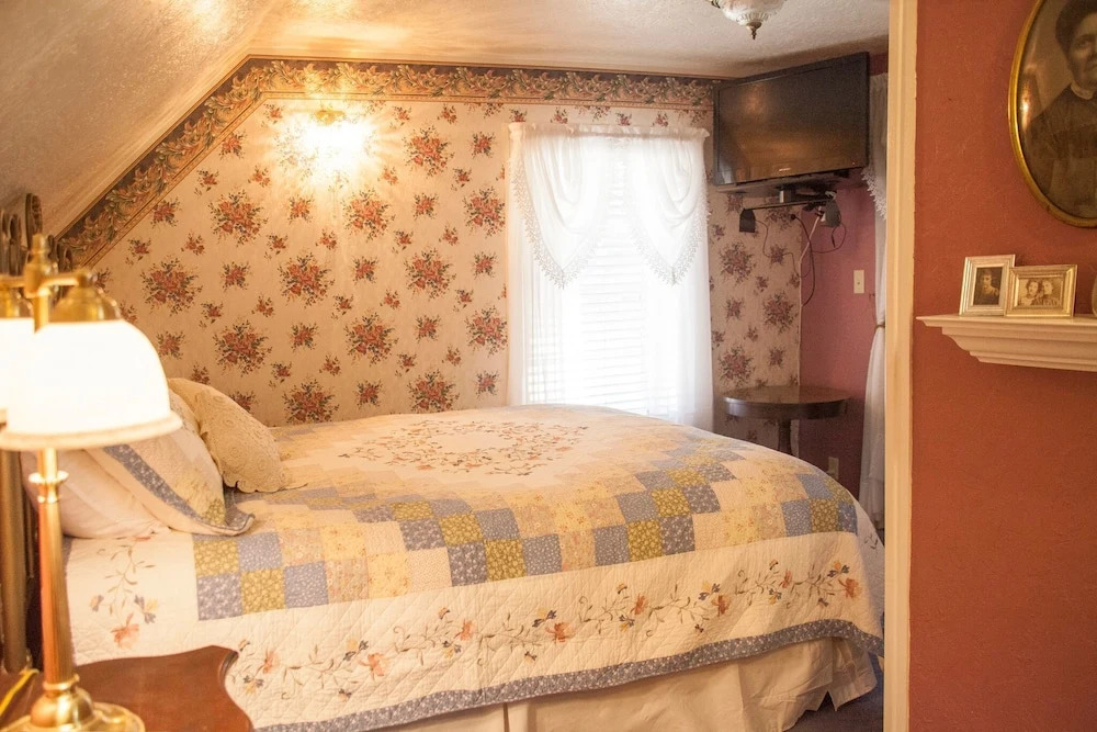 Lizzie's Heritage Inn