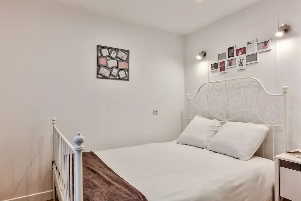 14 - Luxury Flat Eiffel Design 1