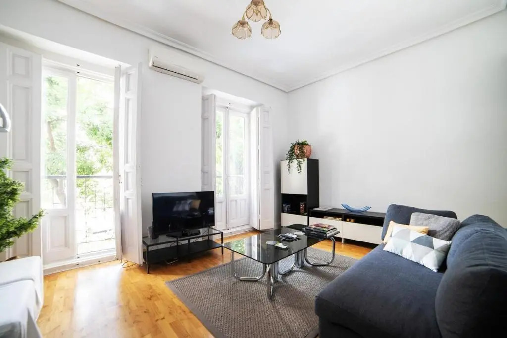 Bright apartment in Historical City Center