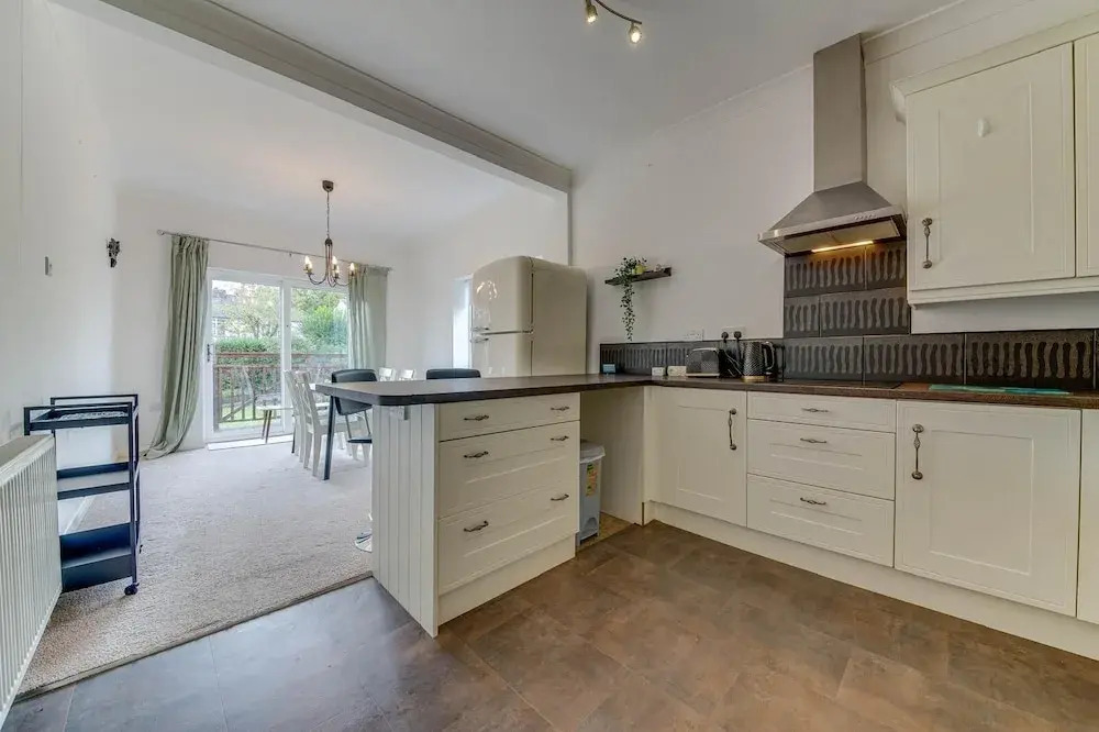 3BR Detached Bungalow w/Parking