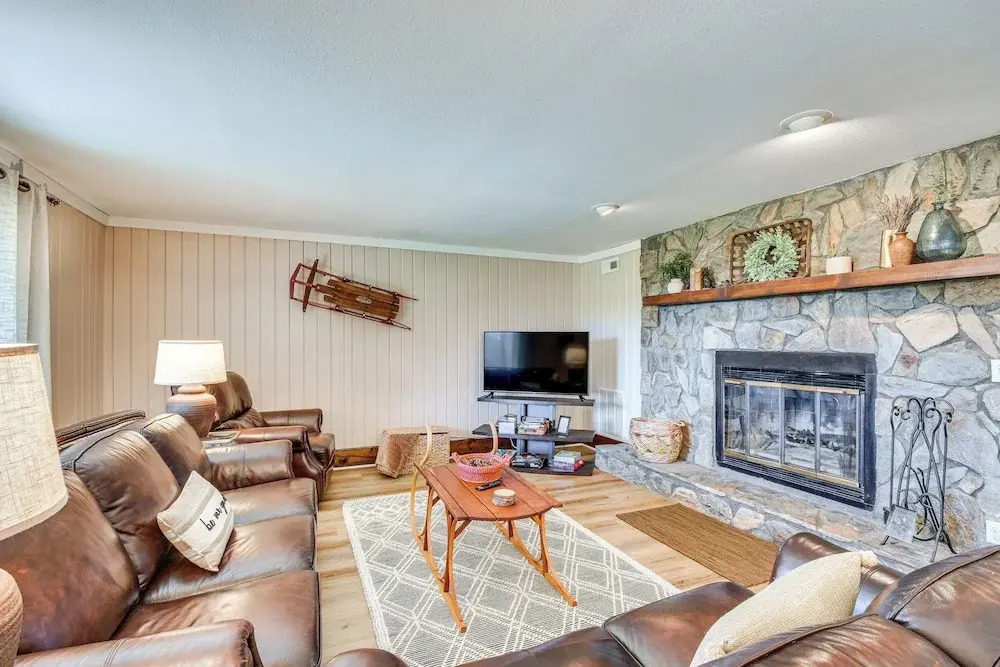 Newly Renovated Sky Valley Condo w/ Mtn Views