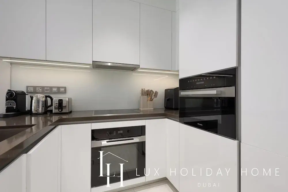 LUX | 2BR Lagoon View – District One, 10–15 min Burj Khalifa