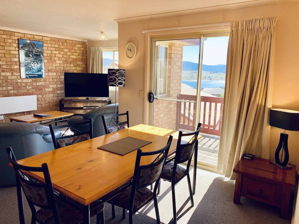 Beloka 7 - 2BR Townhouse l Lake Views l Spa Bath l WiFi