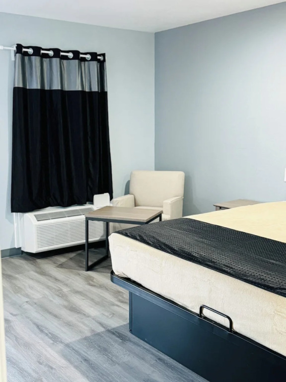 EXPRESS INN & Suites