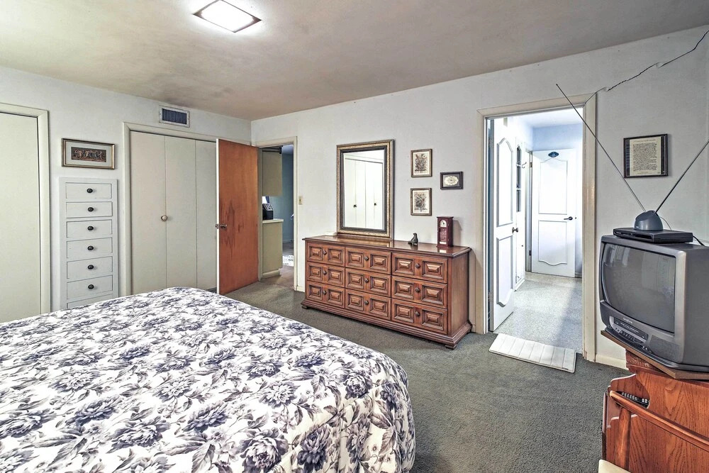 Mid-century Hideaway: Spacious Brownsville Home!