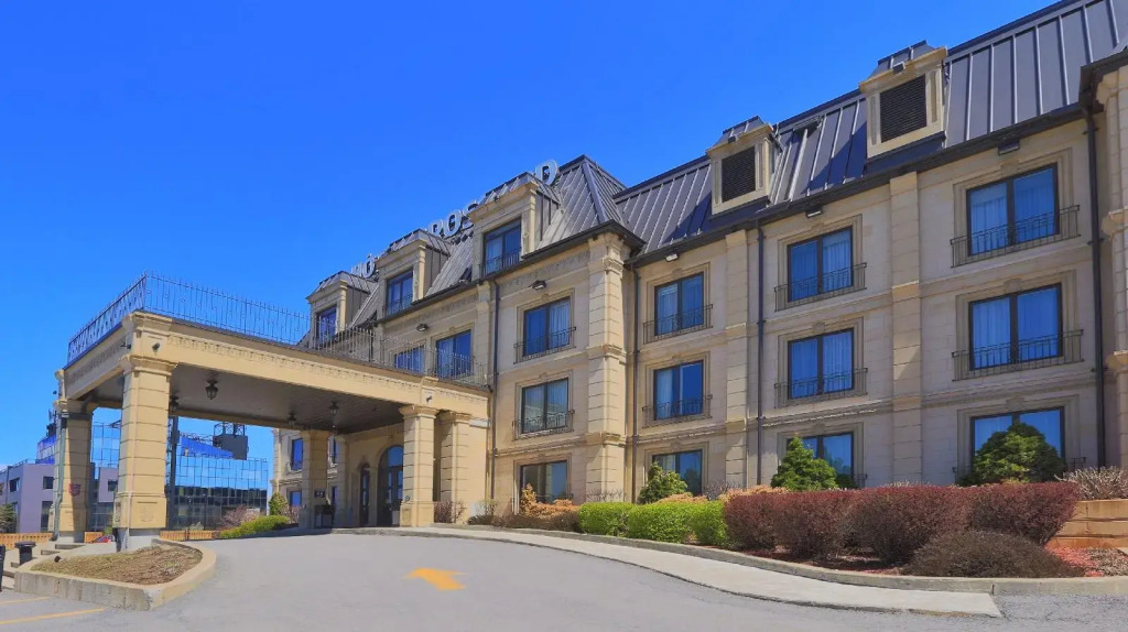 Hotel Brossard, an Ascend Collection Hotel