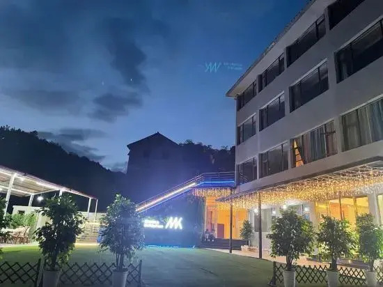 Mengka Holiday Inn