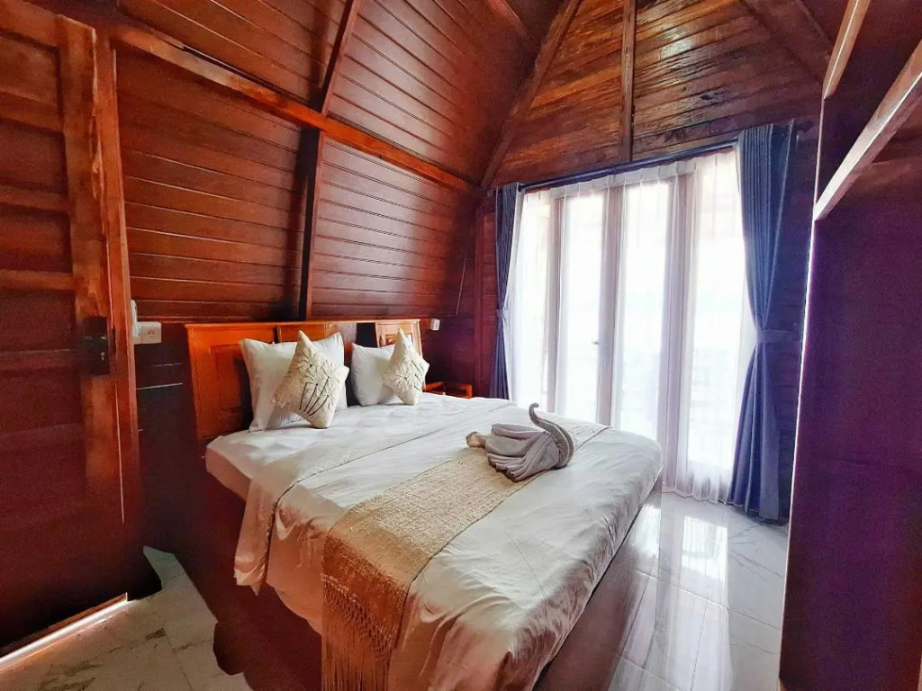 Road Beach Villa