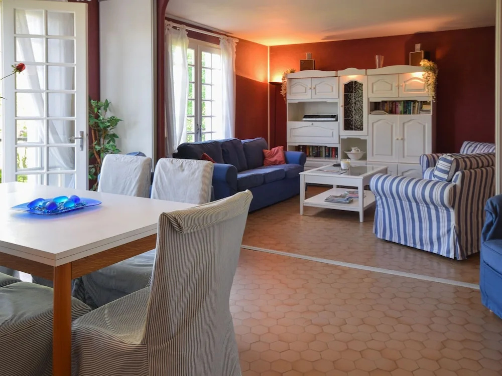 Beautiful Family Villa With Private Pool in Quiet Area of Villeneuve-sur Lot