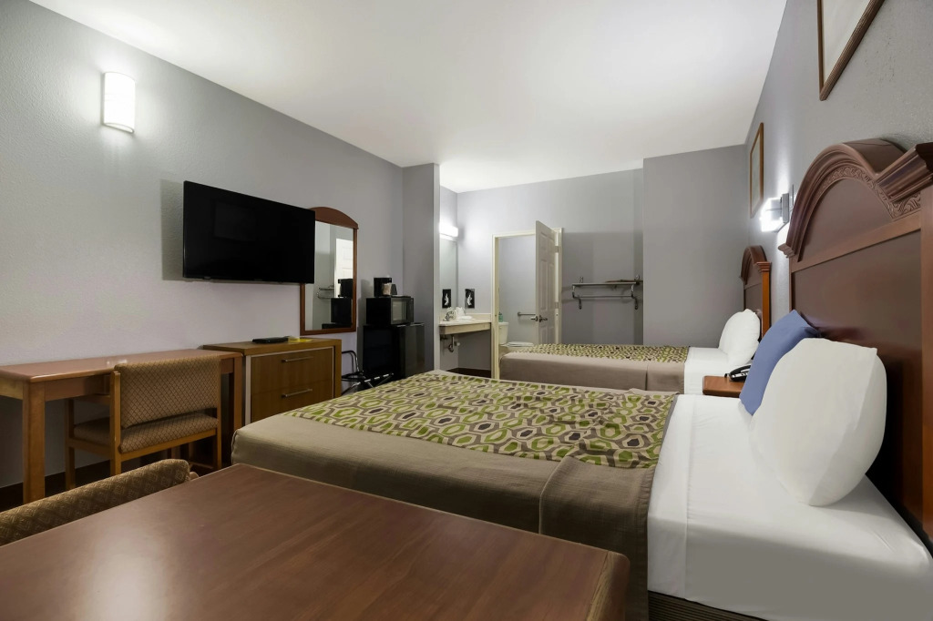 Scottish Inn & Suites
