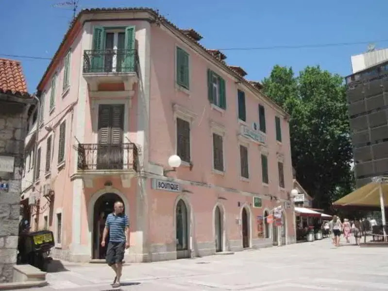 Teatro Apartments