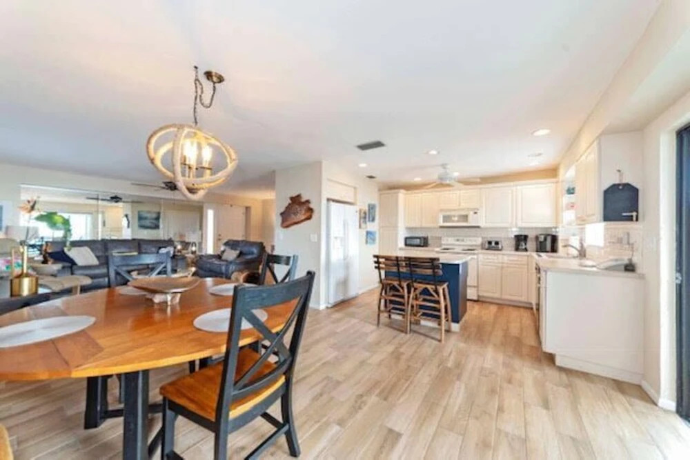 Jamaica Royale - 302 - 2 Br Condo