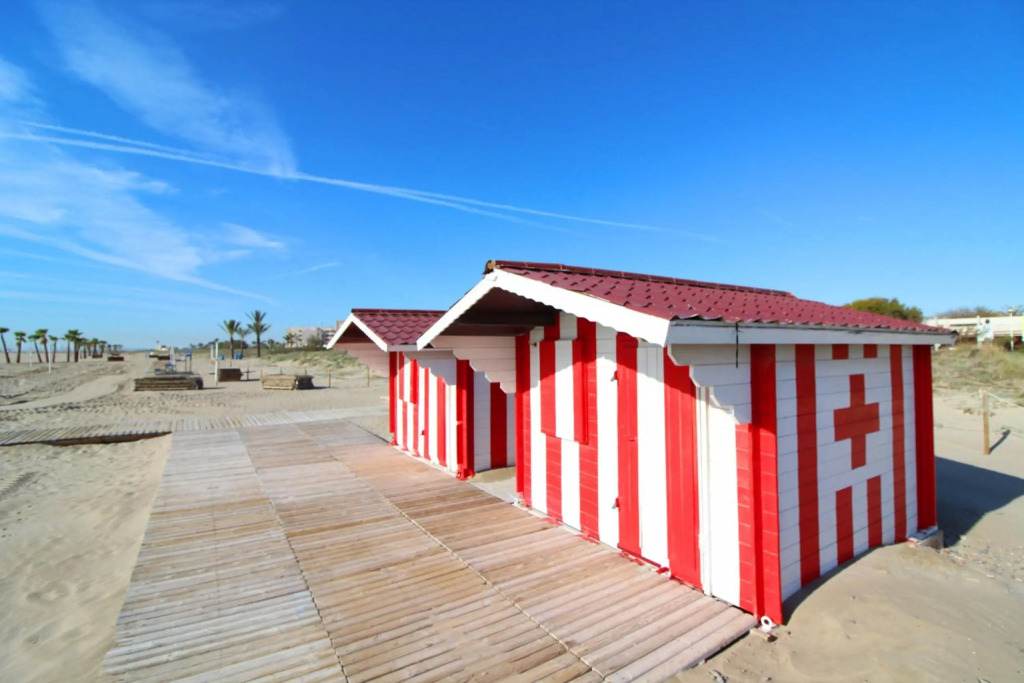 Global Properties, Apartamento con terraza y piscina a un paso de la playa