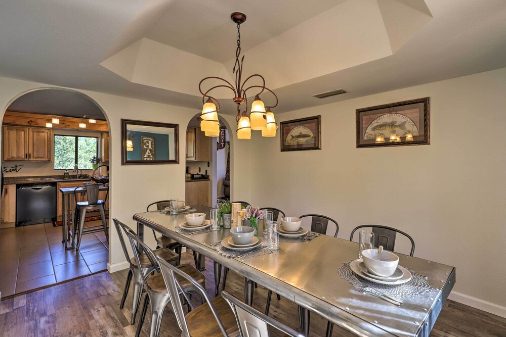 3 Mi to Downtown: Cabin w/ Gas Grill in Prescott