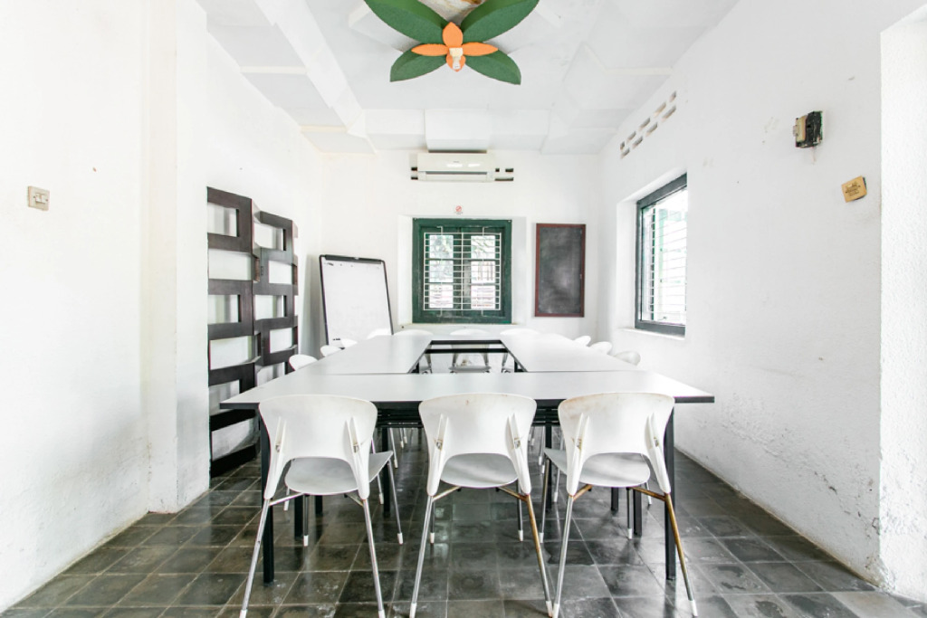 RedDoorz Plus near Taman Sari 2