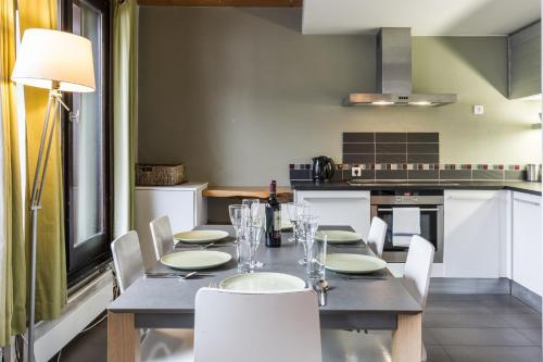 Apartment Genevrier - Spacious Balcony with Mont Blanc Views