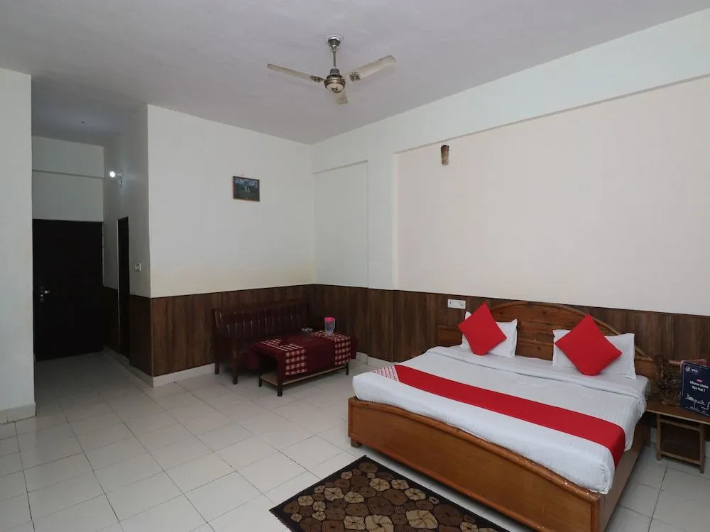 OYO 24489 Hotel Greenwood