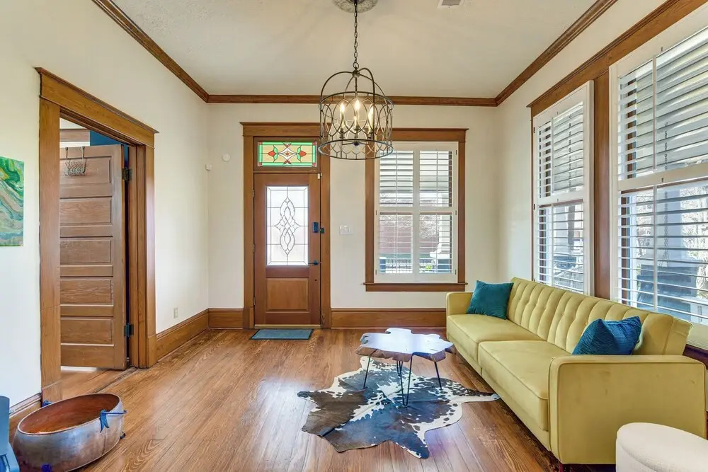Walkable & Historic Houston Heights Bungalow!