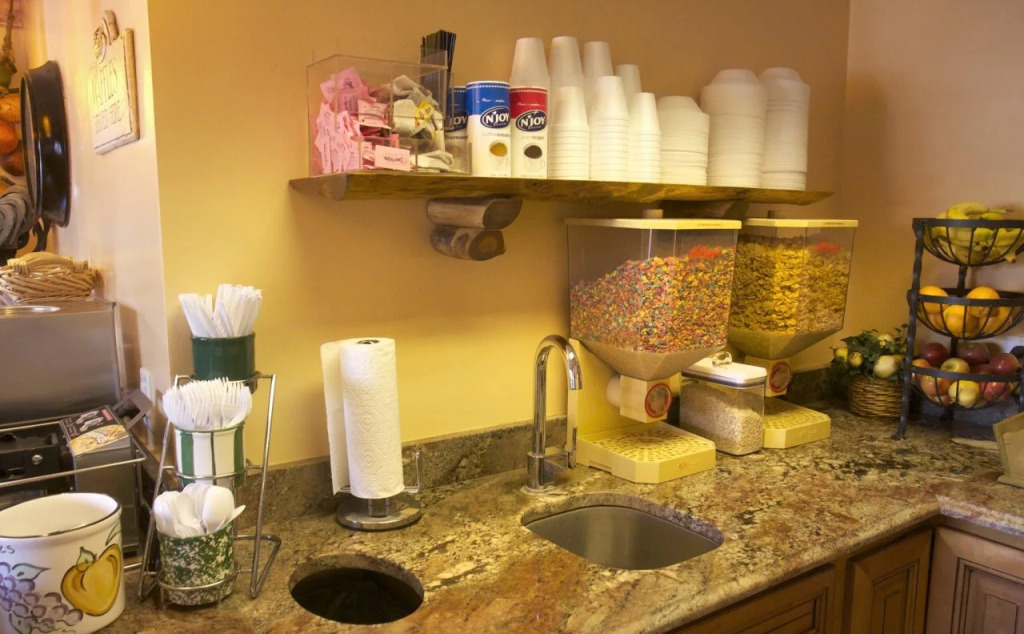 Gateway Inn and Suites