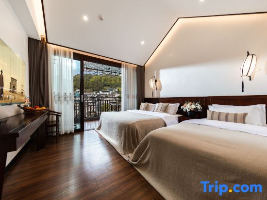 Fenghuang Ancient City · Jiangshang Xingmian Haven | 180° View Aesthetic Stay (Nanhua Bridge)