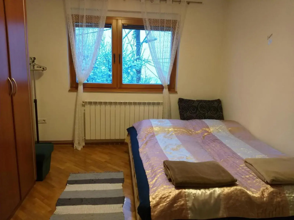 Atraktivni stan sa garažom i internetom