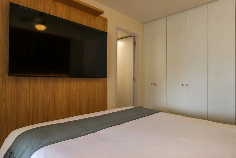 Upper Modern Stay by Wynwood House