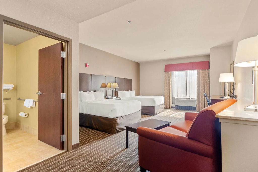 Portland Inn & Suites