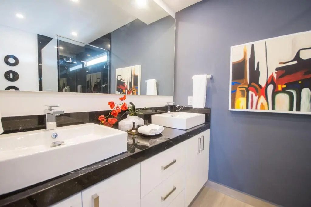 Real View Towers E208 by Casago
