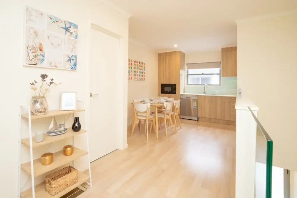 Generous 2-bed Townhouse With A Private Balcony