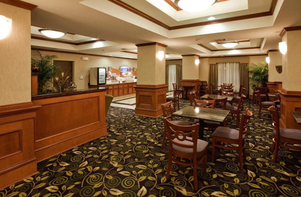 Holiday Inn Express Hotel and Suites Ada by IHG