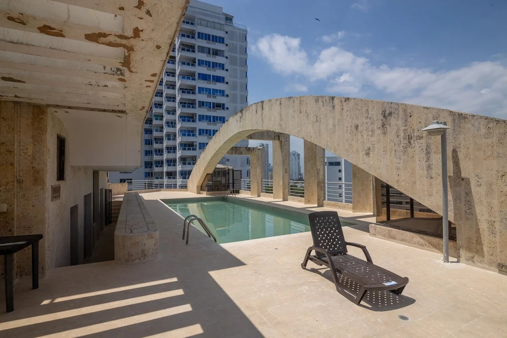 Penthouse con Piscina Privada El Laguito