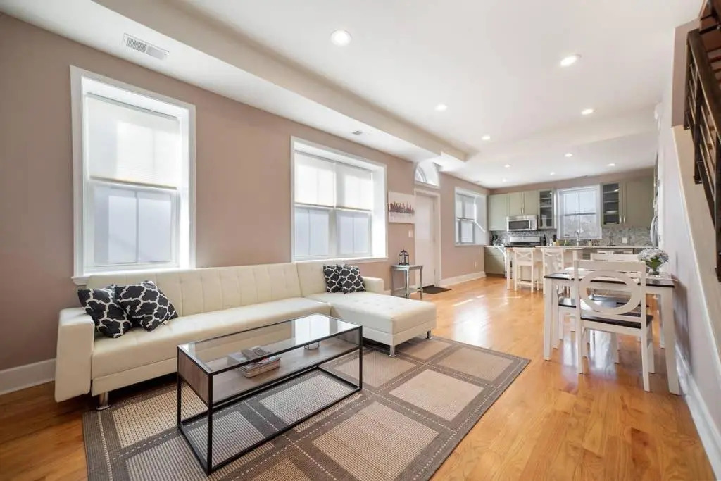 Fire Pit -Roof Deck- Parking -Penn-CHOP-Sleeps 7
