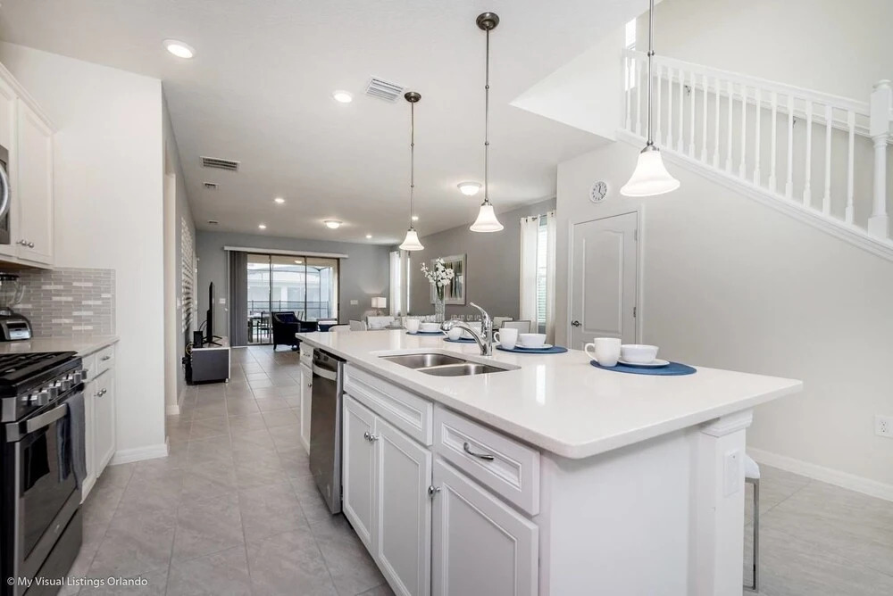 Stylish and Stunning 5BD Pool Home in Solterra - #5st452