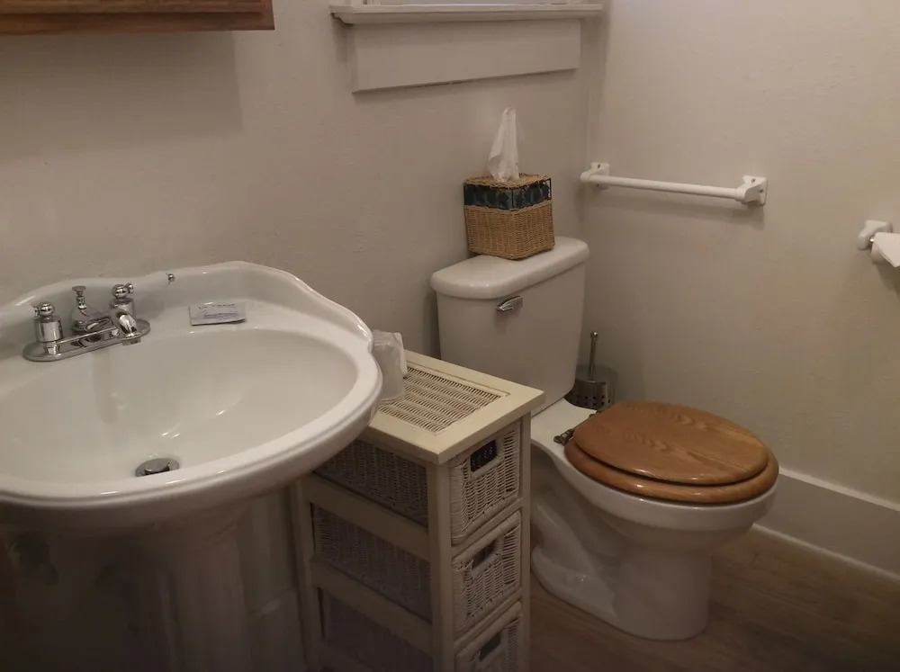 Crescent Lily Inn B&B