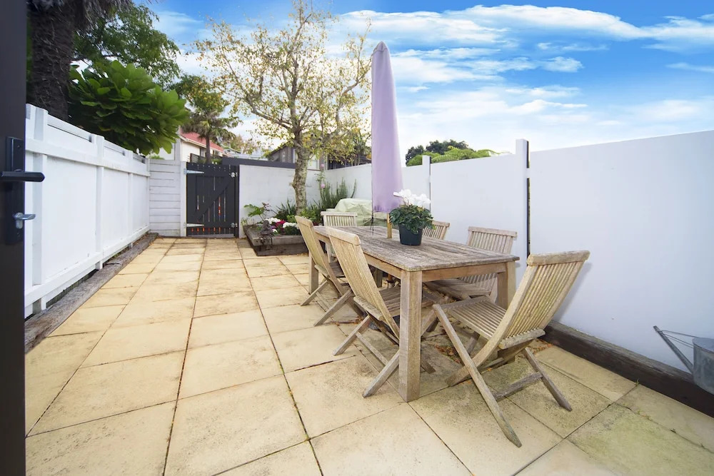 QV Quiet & light filled Townhouse - 456
